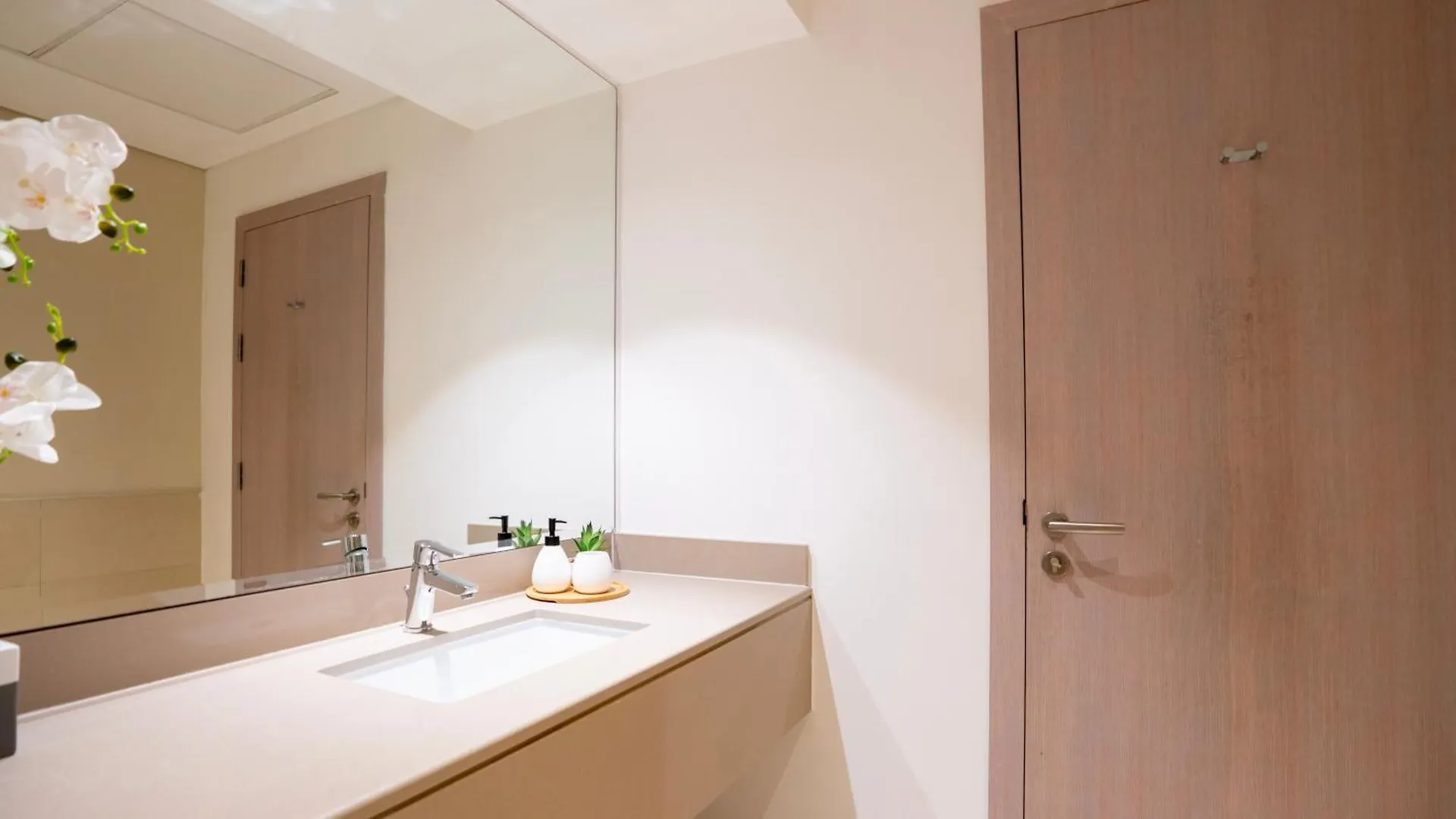 شقة Cozy 1Br With Stunning Seaworld Views! أبو ظبي 0*,  الإمارات العربية المتحدة